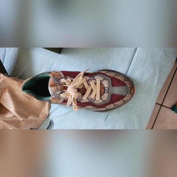 Gucci Sneakers 100% Authentic with Box - Picture 3 of 7